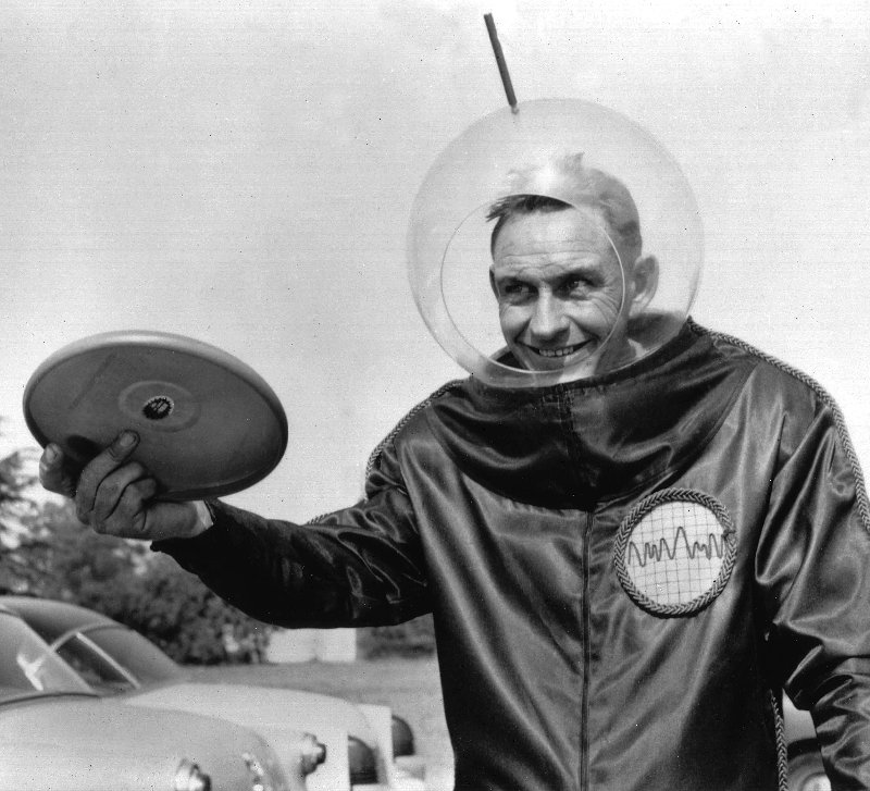 Fred Morrison 1957 im Spacesuit, von www.flatflip.com/presskit.html