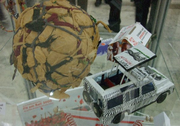 Ein Lumpenball aus Ruanda - Ausstellungsstück der DSHS der Kölner "Orte-Ausstellung"